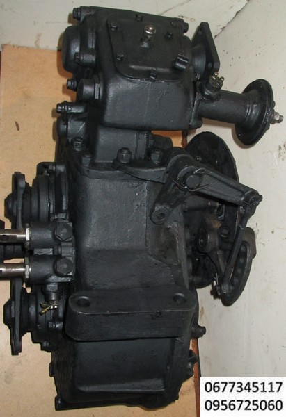 роздатка зил 131, ком лебедки , Коробка раздаточная ЗИЛ-131 в сб. 131-1800010 , Коробка отбора мощности Артикул: 131-4202010-Б реверсивная, служит для привода лебедки и устанавливается на фланец люка коробки передач.Коробка Отбора Мощности с пневмо/включением , Коробка отбора мощности на раздатку, лесовоз, кран-манипулятор,КОМ на раздаточную коробку с пневмоключением ЗИЛ-131, Коробка раздаточная ЗИЛ-131  131-1800010 ,Коробка отбора мощности 131-4202010 ,Односкоростную коробку отбора мощности устанавливают на верхний люк раздаточной коробки. Это дает возможность отбора мощности от трансмиссии для привода различных специальных агрегатов, применяемых потребителем при использовании шасси автомобиля в качестве транспортной базы.